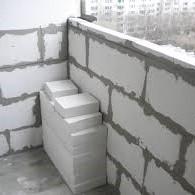 Кладка кирпича, пеноблоков.